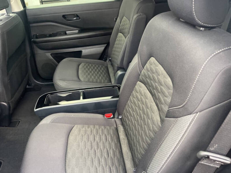 2023 Nissan Pathfinder SV