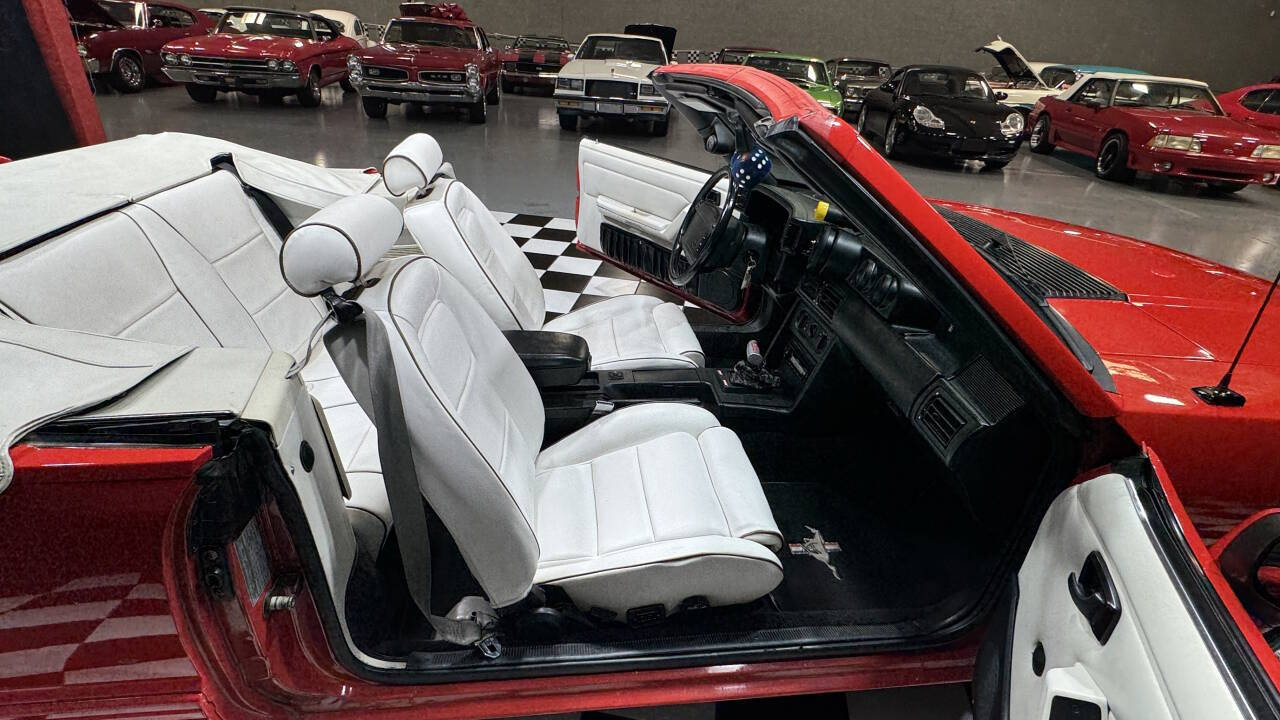 1992 Ford Mustang 36