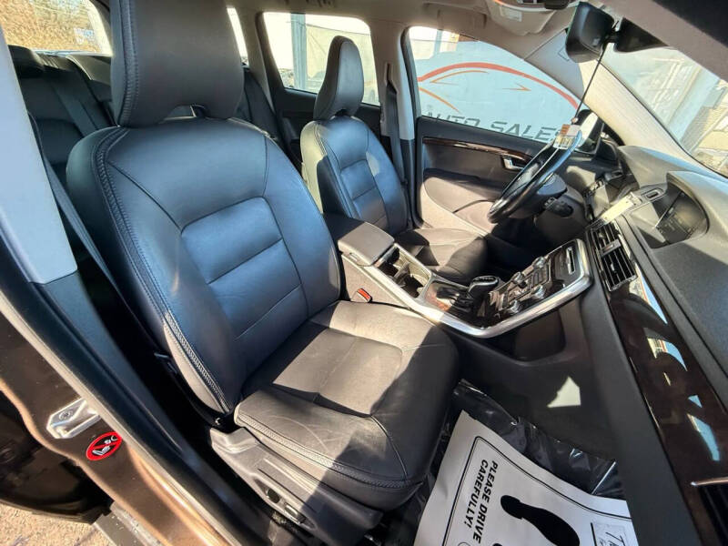 2015 Volvo XC70 T6 Platinum