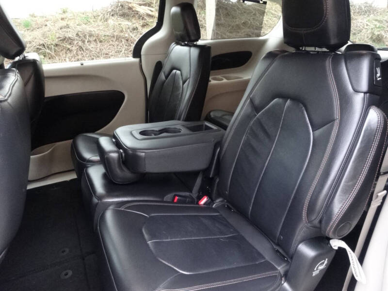 2017 Chrysler Pacifica Touring-L