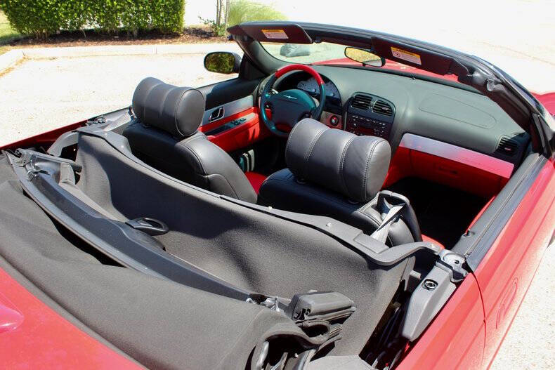 2002 Ford Thunderbird Deluxe