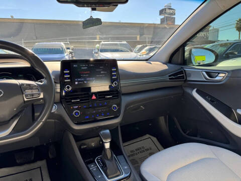 2022 Hyundai Ioniq Hybrid SE