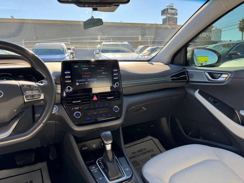 2022 Hyundai Ioniq Hybrid SE