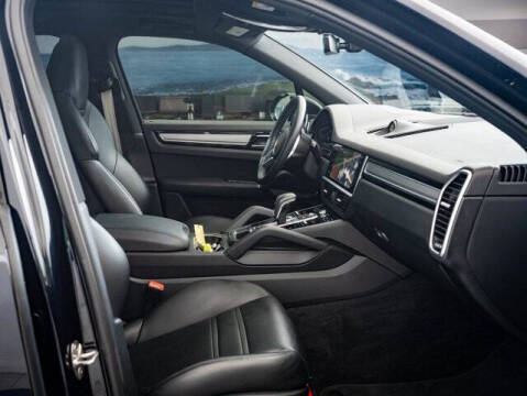 2023 Porsche Cayenne Platinum Edition