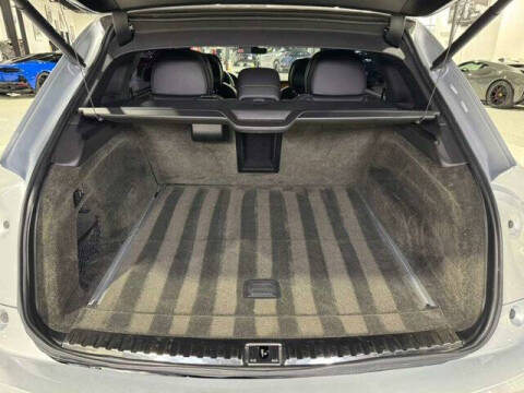 2023 Bentley Bentayga EWB V8