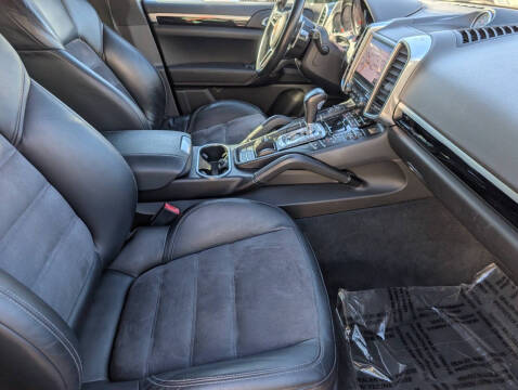 2017 Porsche Cayenne Platinum Edition