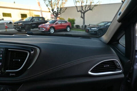 2020 Chrysler Pacifica Hybrid Limited Red S