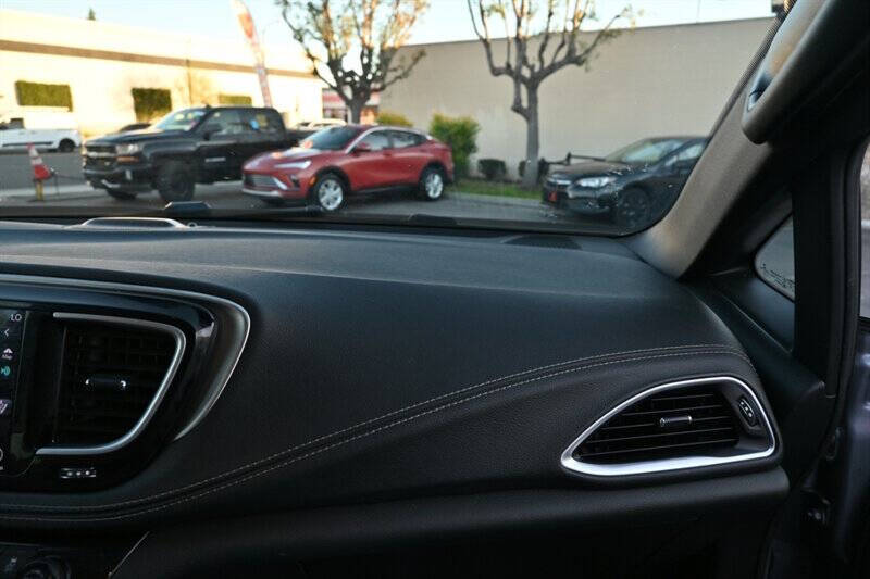 2020 Chrysler Pacifica Hybrid Limited Red S