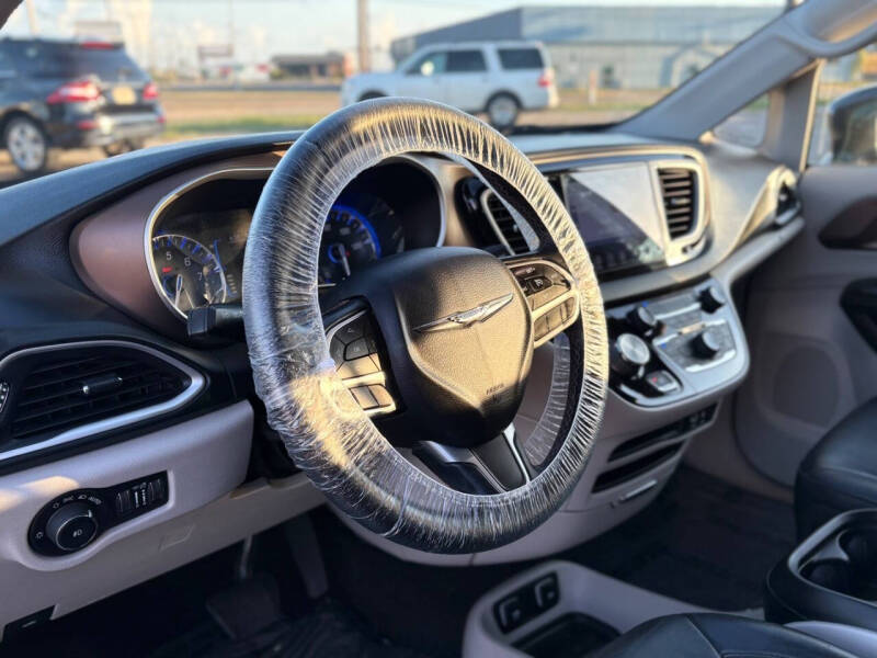 2017 Chrysler Pacifica Touring-L