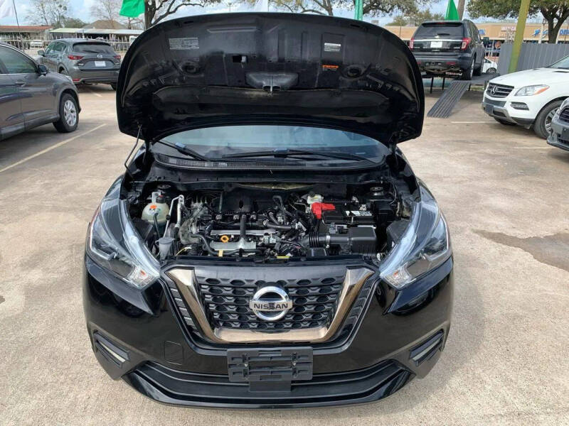 2020 Nissan Kicks SR