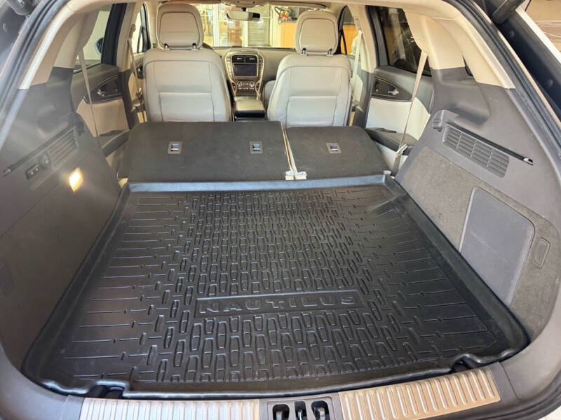 2020 Lincoln Nautilus Reserve