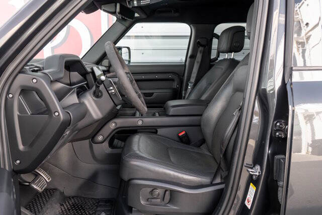 2023 Land Rover Defender 26