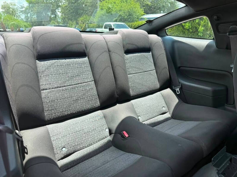 2006 Ford Mustang V6 Standard