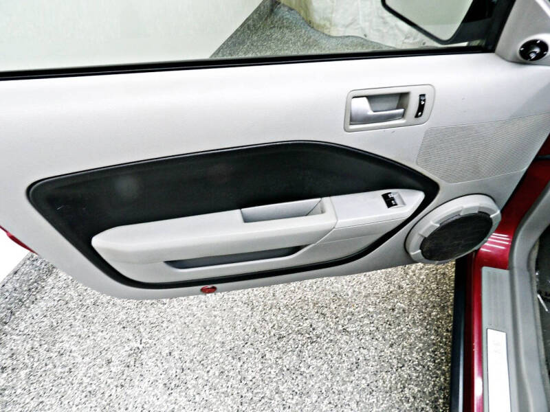 2006 Ford Mustang V6 Standard