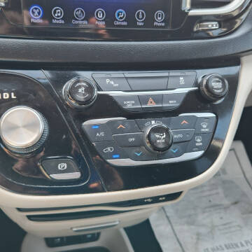 2017 Chrysler Pacifica Touring-L