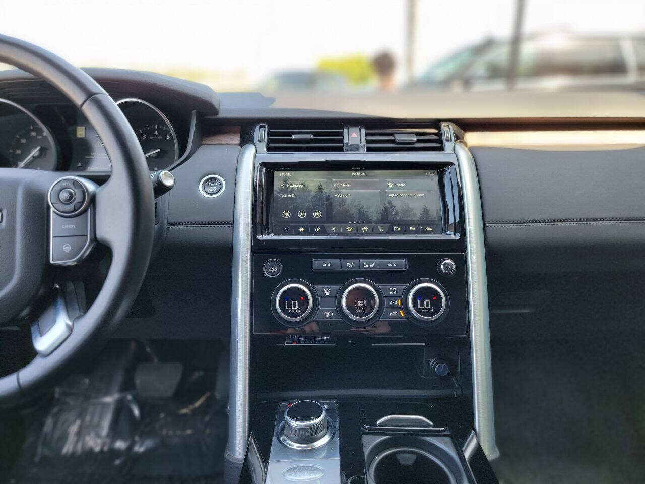 2017 Land Rover Discovery  - $29,900