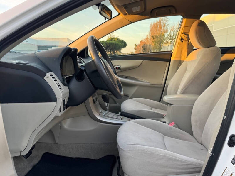 2011 Toyota Corolla LE