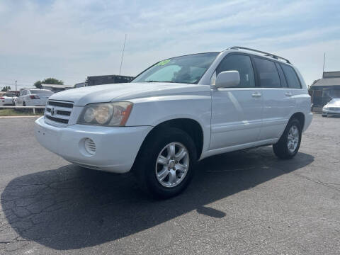 2002 Toyota Highlander for sale at AJOULY AUTO SALES in Moore OK