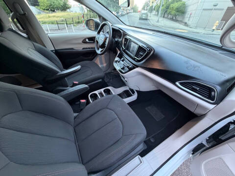 2018 Chrysler Pacifica LX