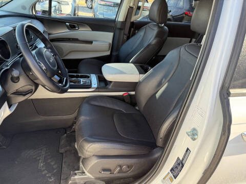 2024 Kia Carnival LX