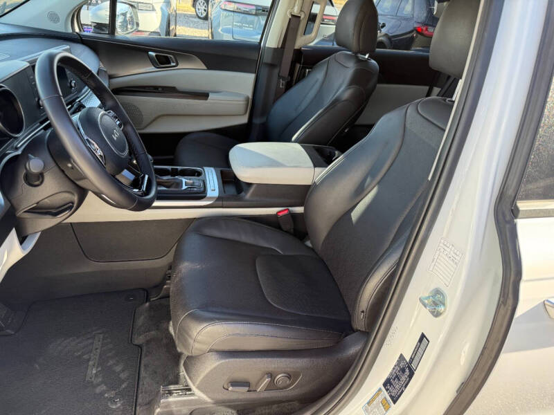 2024 Kia Carnival LX