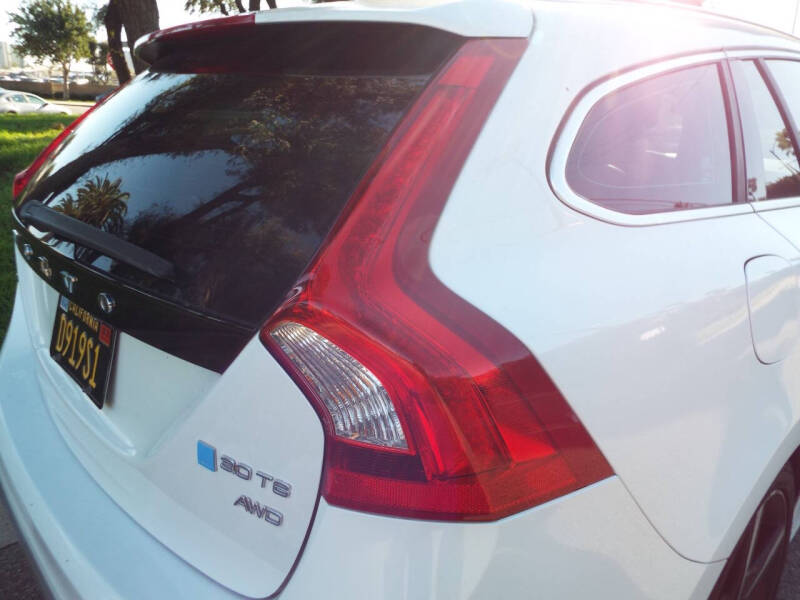 2016 Volvo V60 T6 R-Design Platinum