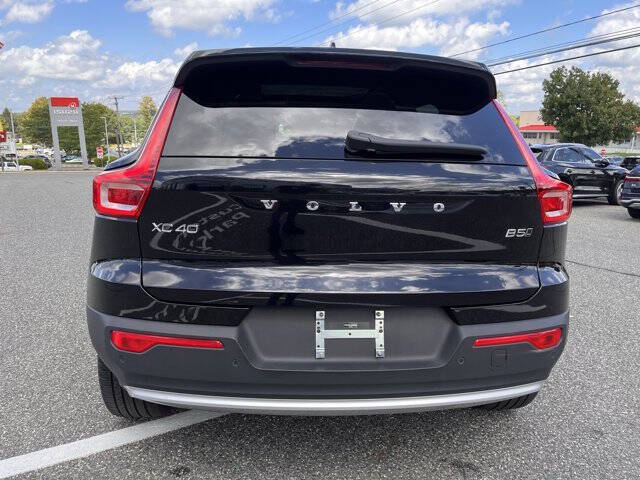 2025 Volvo XC40 B5 Plus Bright Theme