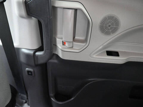 2022 Toyota Sienna LE 8-Passenger