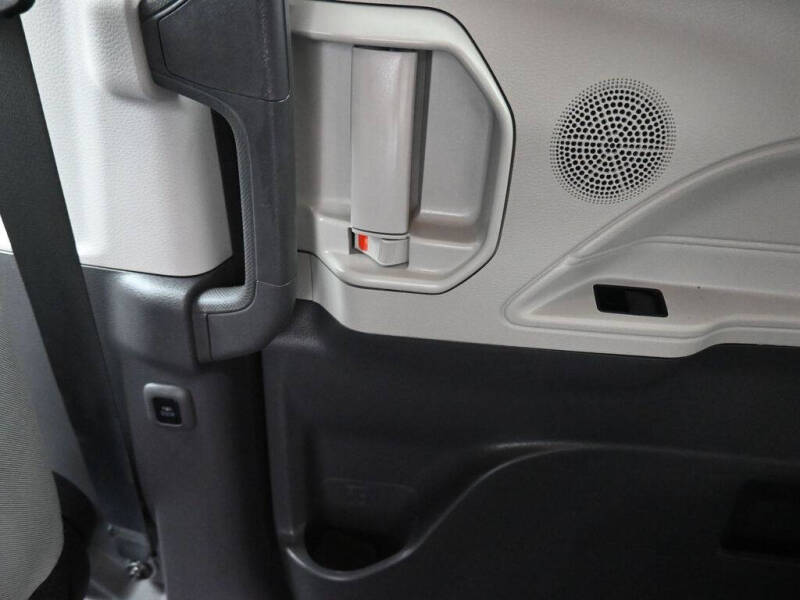 2022 Toyota Sienna LE 8-Passenger