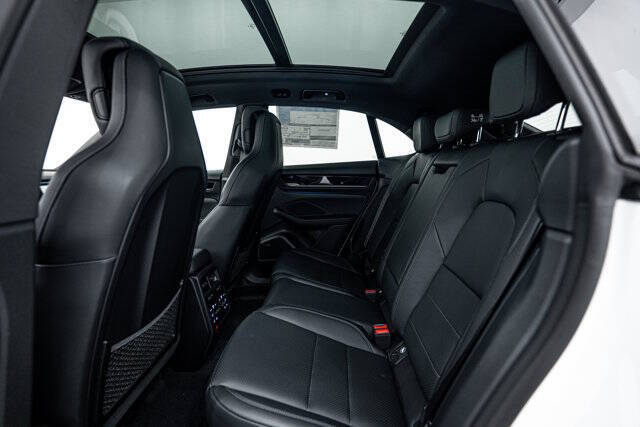 2025 Porsche Macan 4S Electric