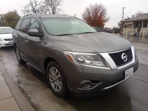 2015 Nissan Pathfinder for sale at CALIFORNIA AUTO SALES #2 in Livingston CA