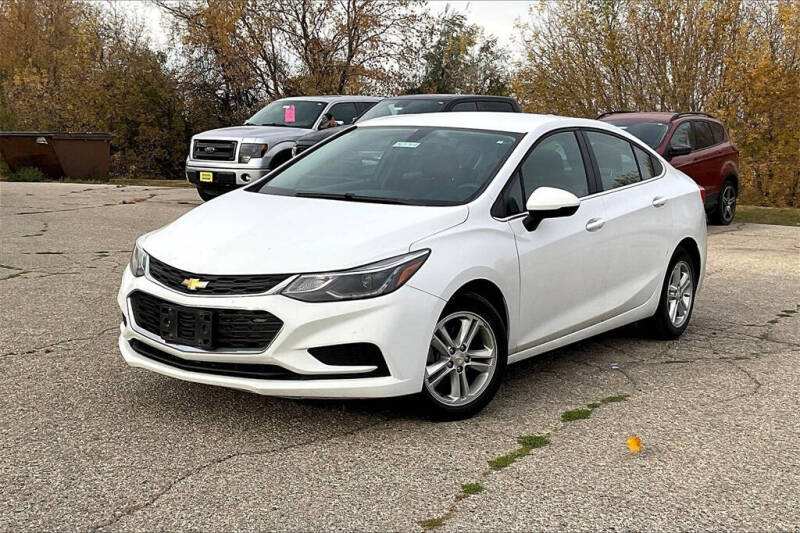 Used 2017 Chevrolet Cruze LT with VIN 1G1BE5SM1H7246168 for sale in Montevideo, Minnesota