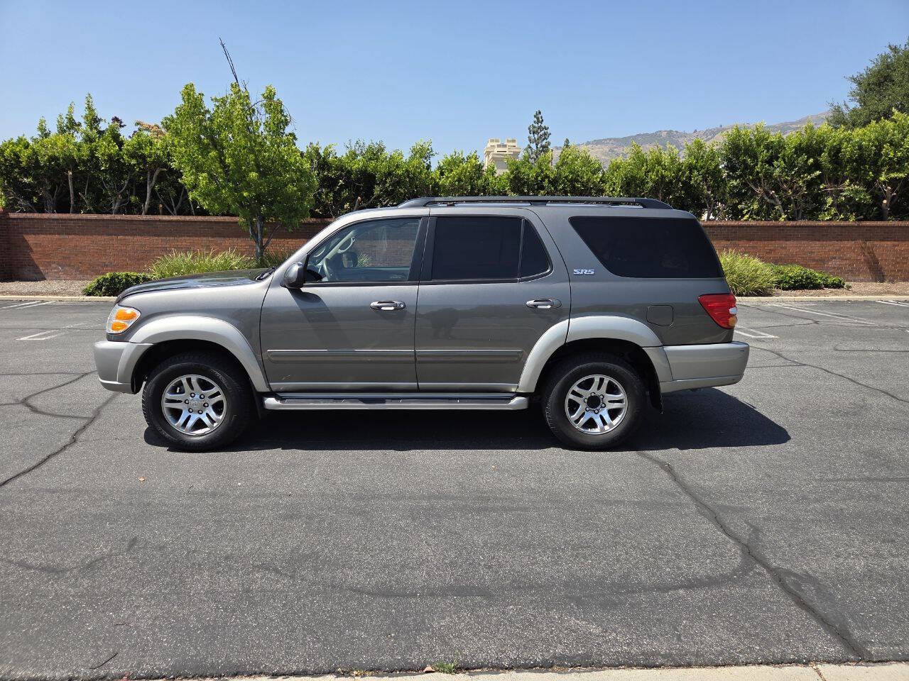 Dk. Gray 2003 Toyota Sequoia SR5 SR5 4dr SUV 2
