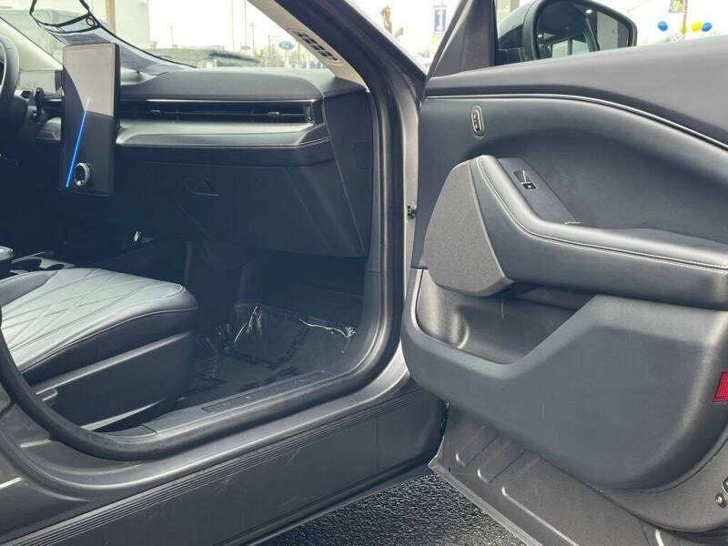 2023 Ford Mustang Mach-E Select