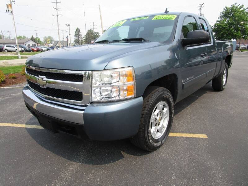 2008 Chevrolet Silverado 1500 for sale at Ideal Auto Sales, Inc. in Waukesha WI