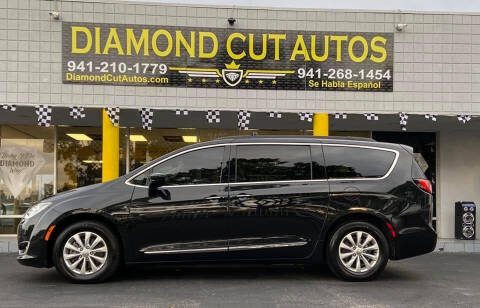 2017 Chrysler Pacifica for sale at Diamond Cut Autos in Fort Myers FL