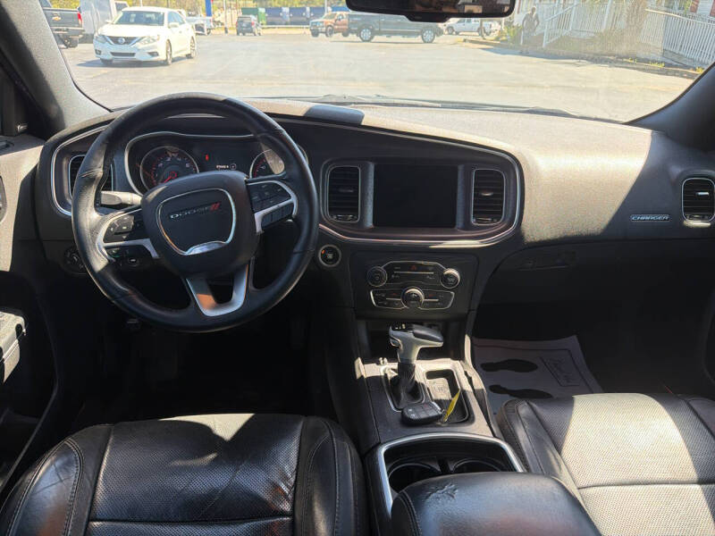 2017 Dodge Charger SXT