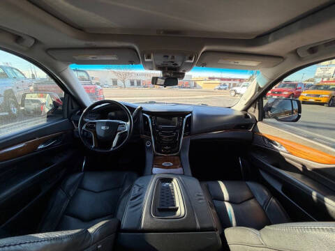 2017 Cadillac Escalade ESV Luxury