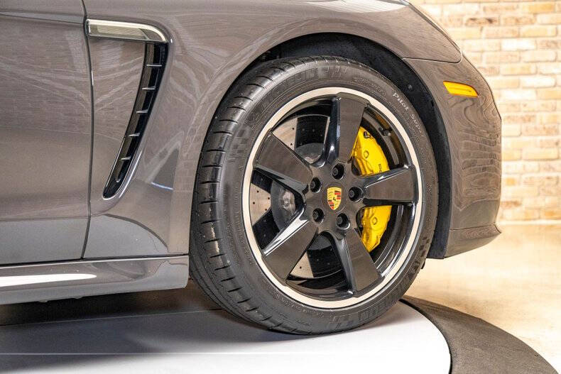 2016 Porsche Panamera