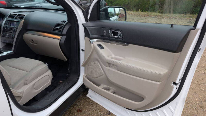 2013 Ford Explorer Base photo 10