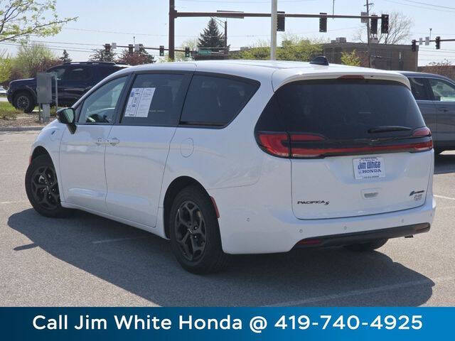 2024 Chrysler Pacifica Plug-In Hybrid Select