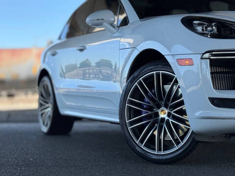 2021 Porsche Macan Turbo