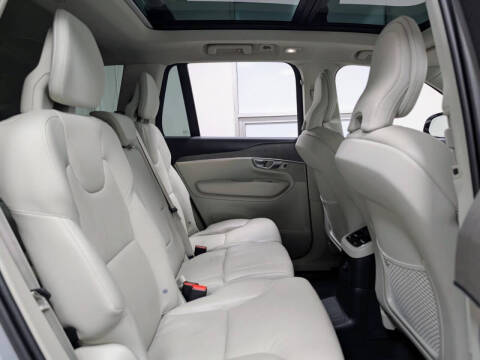 2025 Volvo XC60 B5 Plus Dark Theme