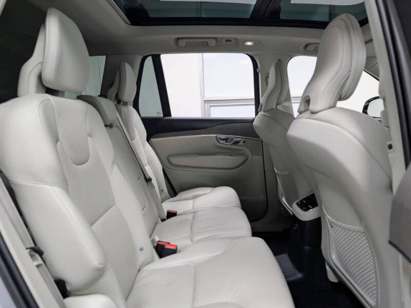 2025 Volvo XC60 B5 Plus Dark Theme