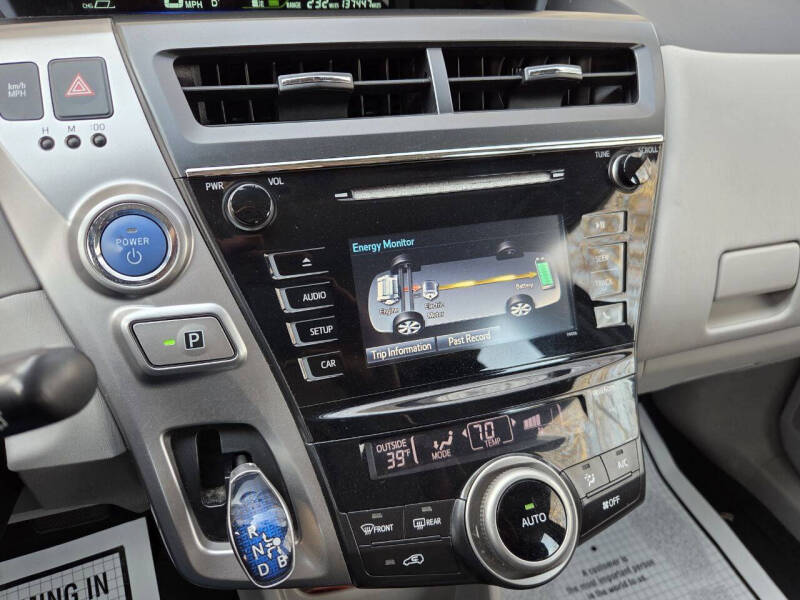 2016 Toyota Prius v Three