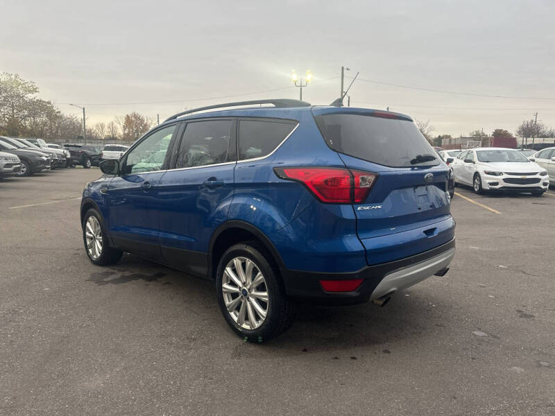 2019 Ford Escape SEL photo 6