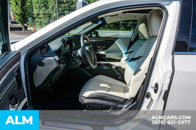 2024 Lexus ES 300h Luxury