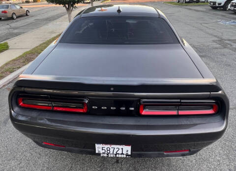 2016 Dodge Challenger 392 HEMI Scat Pack Shaker