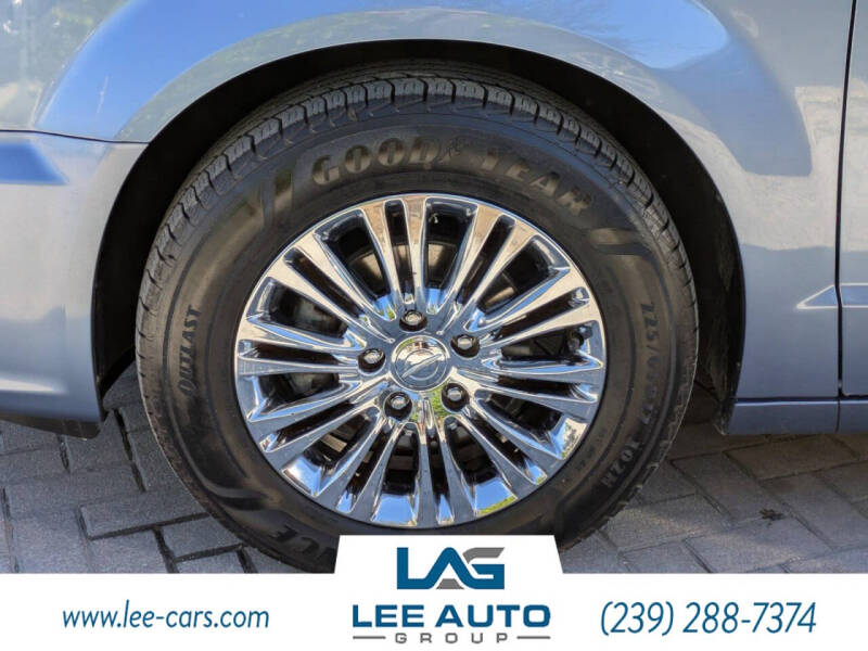 2011 Chrysler Town and Country Limited