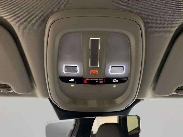 2025 Volvo XC60 B5 Core Dark Theme